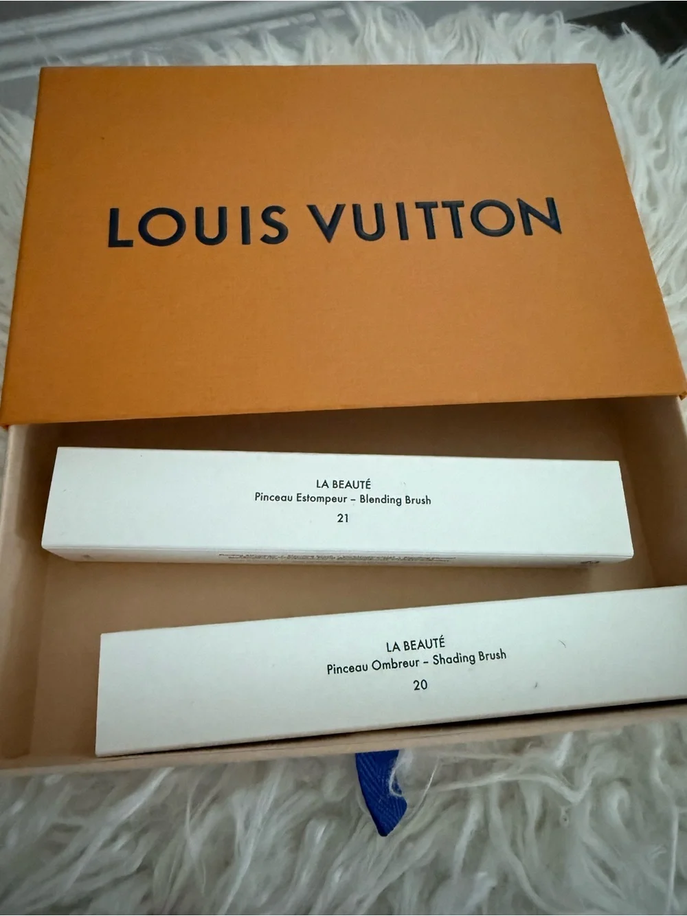 Louis Vuitton Gold La Beauté Eyeshadow Shading Brush
